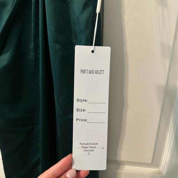 Portia & Scarlett Hugo Green Gown
BRAND NEW - Picture 5 of 6